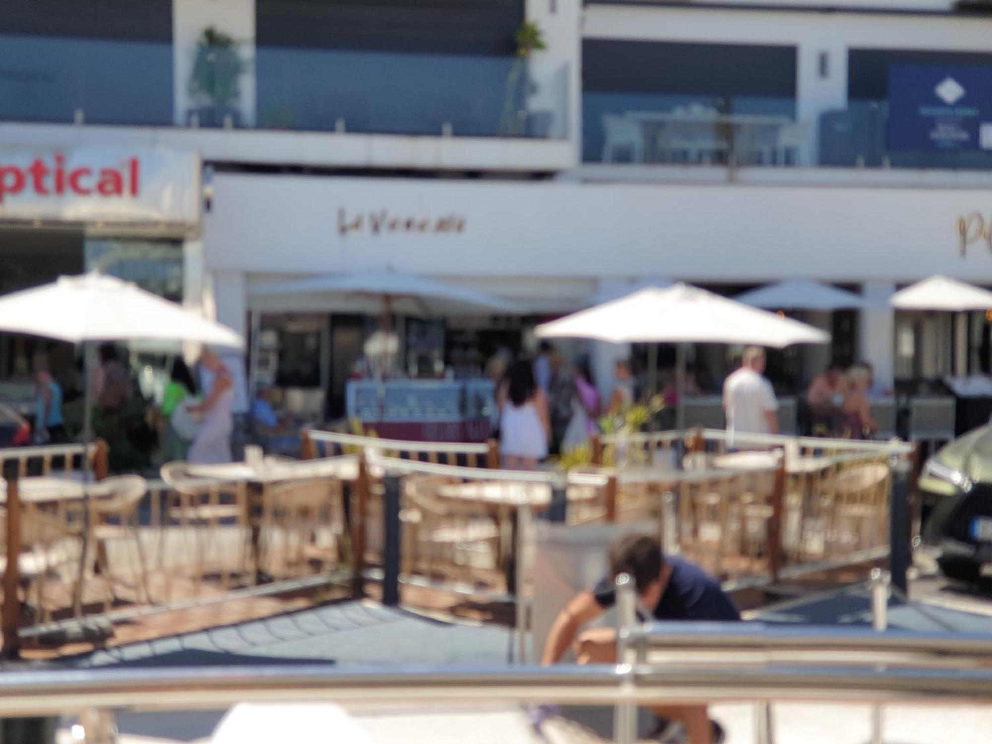 Super Yacht Located In Puerto Banus Hotel en barco